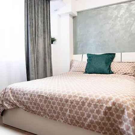 Daire Ultra Luxury 3br 2bath & Amazing Views Bükreş