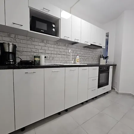 Old City Apartment With Fountain& City Views 2 Balconeys *