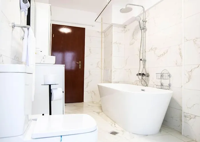 Ultra Luxury 3br 2bath & Amazing Views *